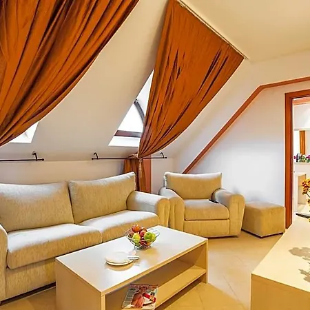 Family Gold Pearl (adults Only) ساني بيتش
